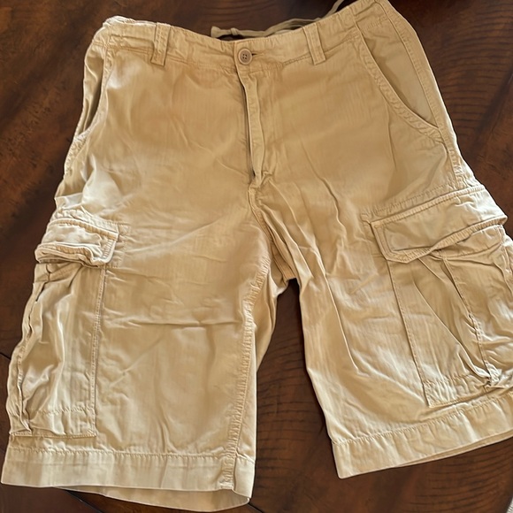 Men’s waist size 31 cargo shorts, 100% cotton in tan color-Banana Republic - Picture 1 of 4